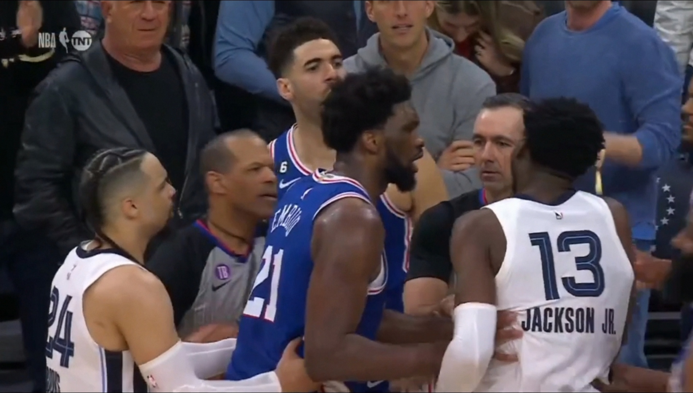 76人翻盘灰熊，西亚卡姆扛起全队