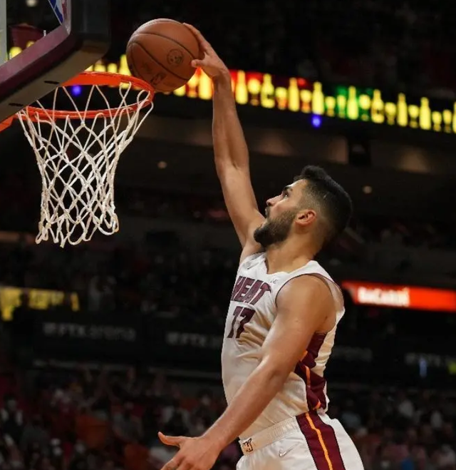 广州队碾压广东队,恩比德统治全场 广州队碾压广东队,恩比德统治全场