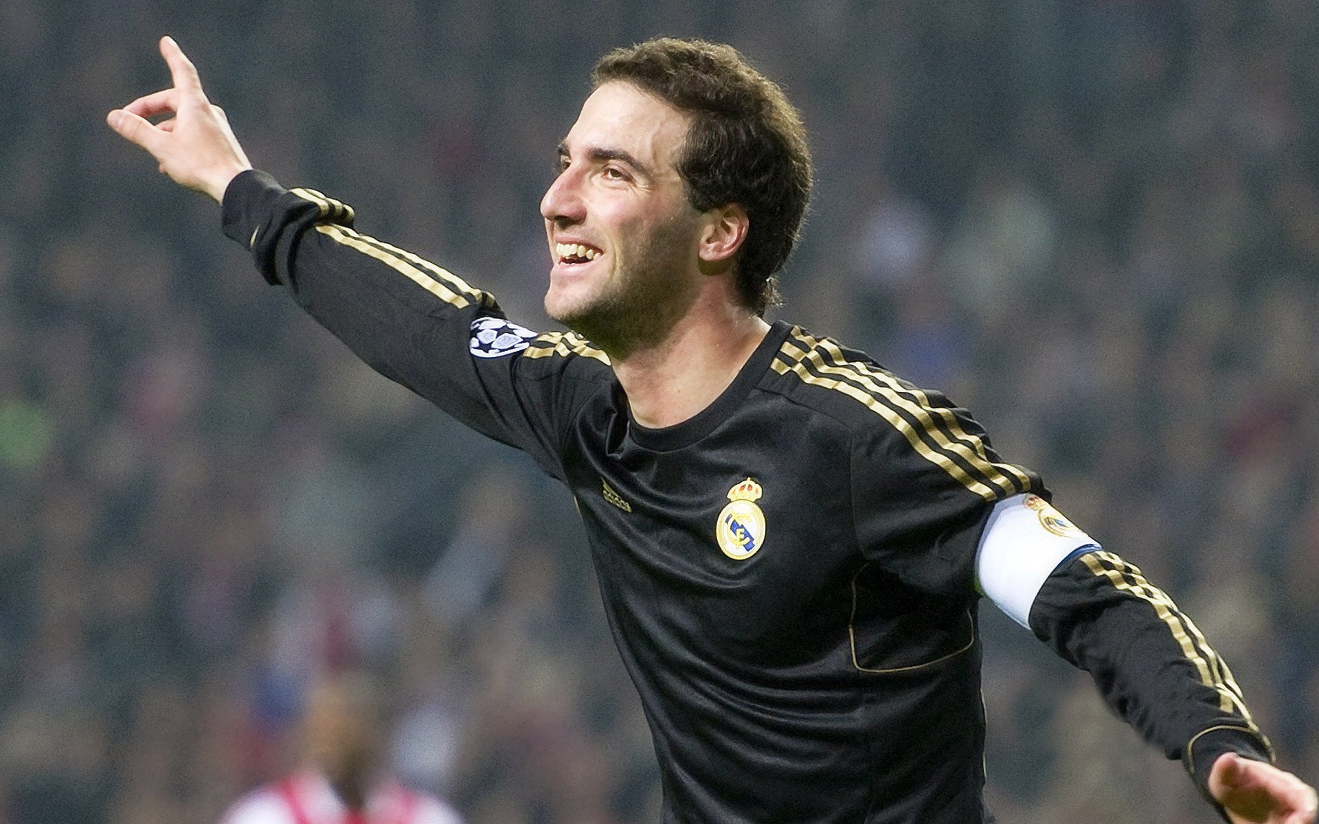 马丁内利爆发，阿森纳正面击溃丹麦，一场战术与意志的双重胜利